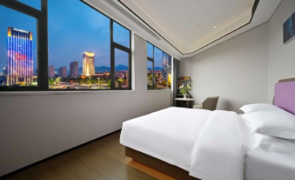 Heguang ALIENSPACE Esports Hotel (Xiangshan Bus East Station Bolang Harbor City Branch)