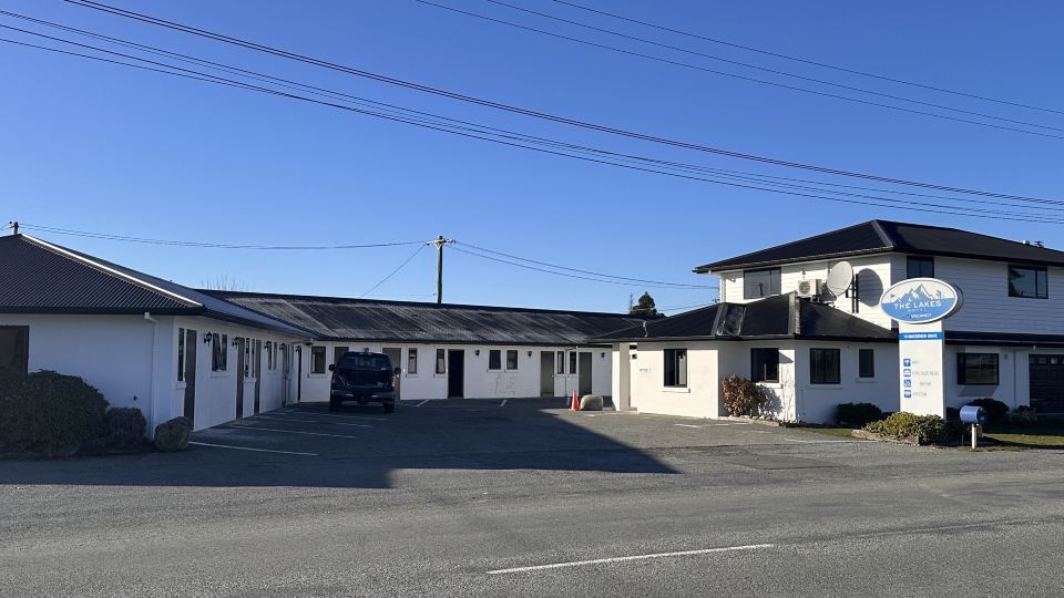 The Lakes Motel