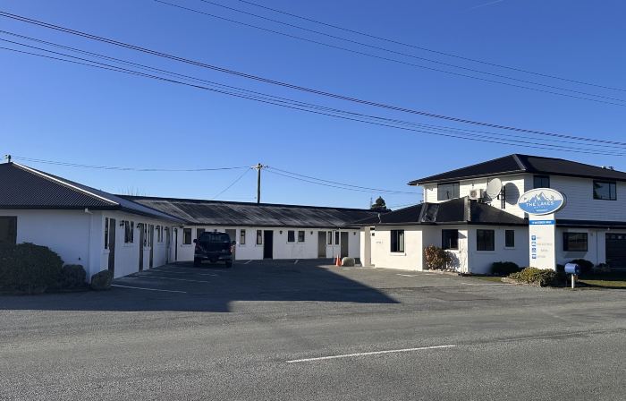 The Lakes Motel
