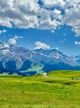 Yingbin Hotel Отели рядом с достопримечательностью «Nalati Raspberry Town»