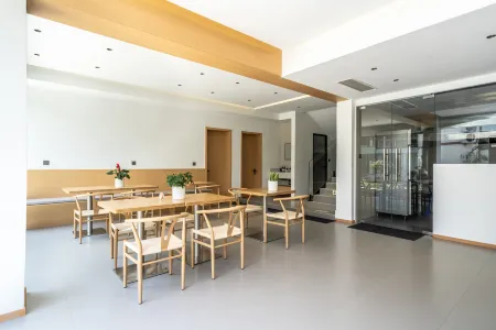 Liangqi Mountain Courtyard (Bifeng Gorge Scenic Area) Отели рядом с достопримечательностью «Bifeng Gorge»