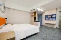 Geli Hotel (Lingfeng Square, Hezhou)