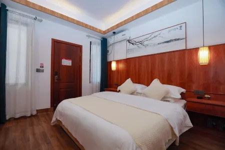 Chongfeng Yard Guesthouse