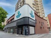 城市便捷飯店（咸寧鹹安中百倉儲南大街店） 際華冰雪·香城滑雪館附近的飯店