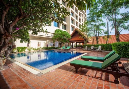 치앙마이 그랜드뷰 호텔 수영장 또는 레스토랑