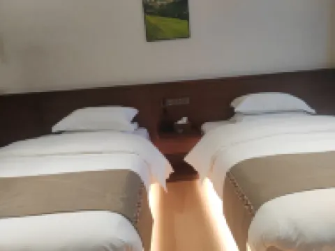 飛来ビジネスホテル（徳欽飛来寺景区）