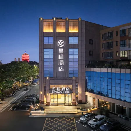 Starway Hotel (Xinyang Nanwan Lake Normal University)