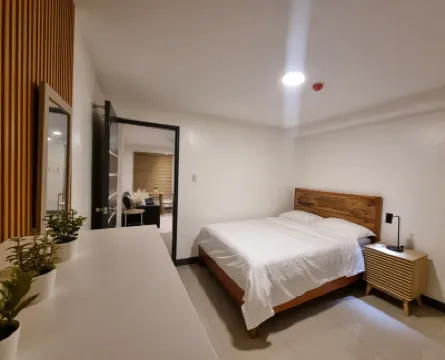 Flat 35 Hotels near Las Pinas