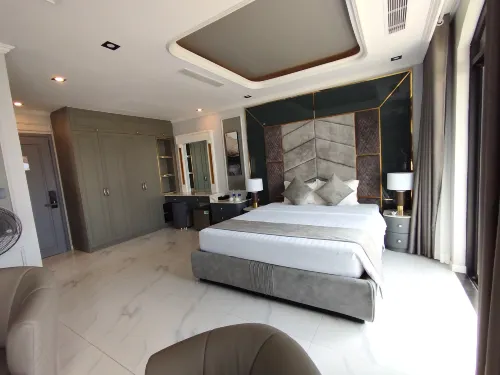 Gorgeous 7 bedroom villa near the beach