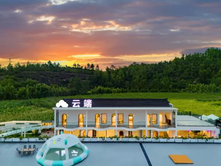 cloud hotel Отели рядом с достопримечательностью «Gaoqian Ancient Residence»