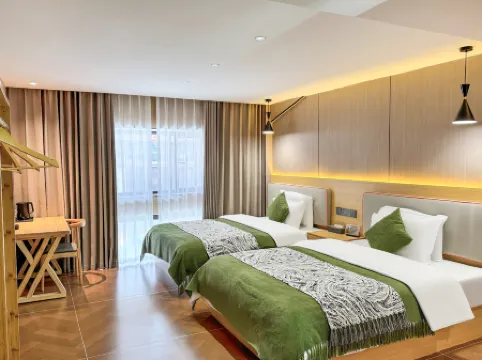 Guanjiangye Homestay (Sayram Lake East Gate Visitor Center)