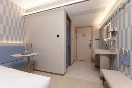 HanTing Hotel (Suzhou Qingjian Lake Manhattan  Square Bra) Отели рядом с достопримечательностью «Yiyuan Garden»