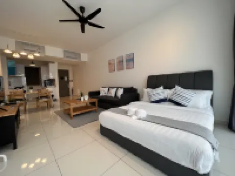 Georgetown Beacon Executive Suite 9-10pax | Amazing SkyPool