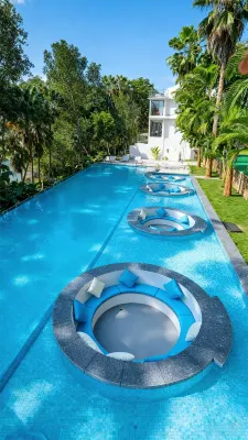 Floral Hotel·Jianghe Yijing · Rainforest Riverside Resort Villa Wild Luxury Oxygen Accommodation 징훙강/경홍항 호텔