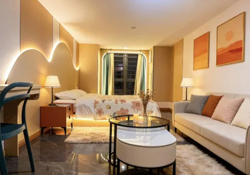 Yunshang Yuejing Boutique Stay (Fuzhou South Railway Station Lulei Subway Station)