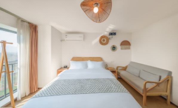 Tongying Yunqi Cinema Apartment