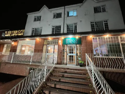 White Rose Hotel & Restaurant - Leeds 鄰近郎德海公園的酒店