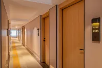 Yifeng Zhenpin Hotel (Lecong New World New Era Commercial City)