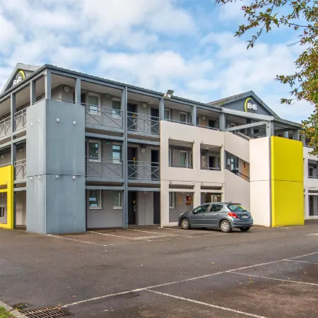 B&B Hotel Nantes Parc Expos la Chapelle Отели рядом с достопримечательностью «Станция Haluchère-Batignolles»