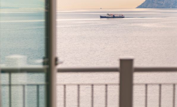 Hotel Baia Azzurra - Lake Front - Housity