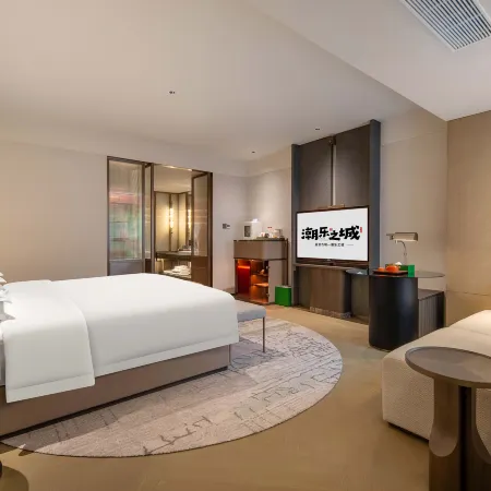 Yanguan Chaolezhicheng Old Town Hotel