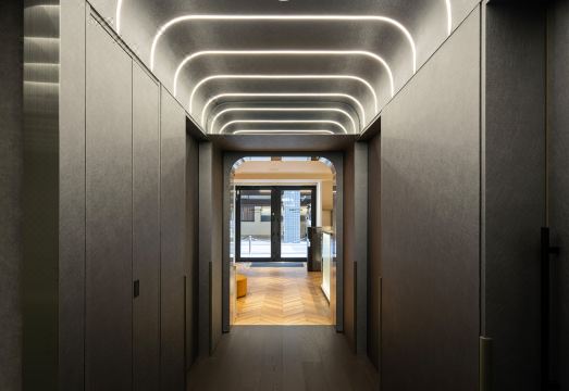 Section L Akihabara 내부