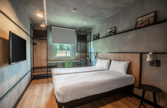 宜必思巴塞隆拿卡斯特德菲爾斯酒店