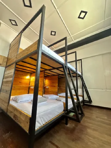 Yellow Umbrella Hostels فنادق في 