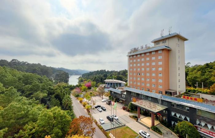 Shuang Bai Hotel