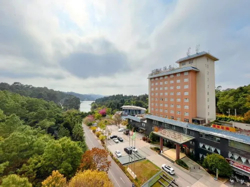 Shuang Bai Hotel