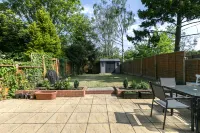 Stunning London 5 Bedroom 3 Bath House with Garden Near Hampstead Sleeps 10 - Виллы