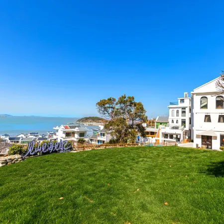 Wujian You'er · Hidden Hill Lawn Manor Villa Between Mountains and Sea