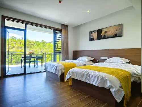 Creekside Mountain Lodge (Huangguoshu Scenic Area Ticketing Center)