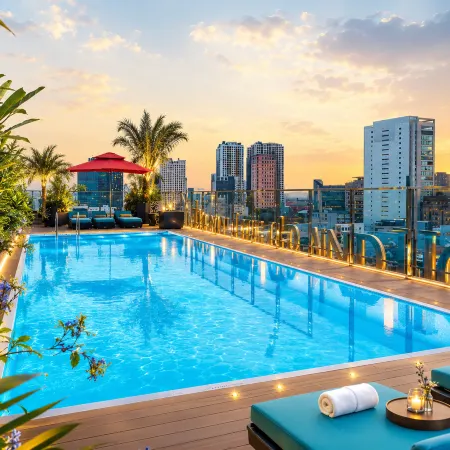 Happy Life Grand Hotel & Sky Bar