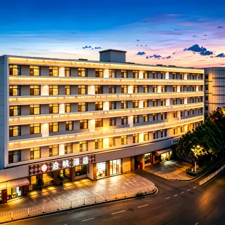 Qifan Hotel (Kunming Railway Station Huannan South Road Metro Station Branch)