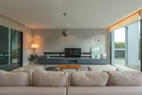 Villa Chuly - 3 BR Luxurious Pool villa in Phuket - Homestays