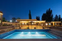 Dunhuang Fanchen Courtyard (Mingsha Mountain & Crescent Spring Scenic Area) - Pools