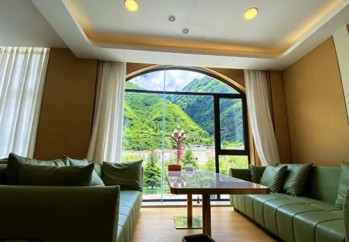 Blackwater Glacier Escape Hotel