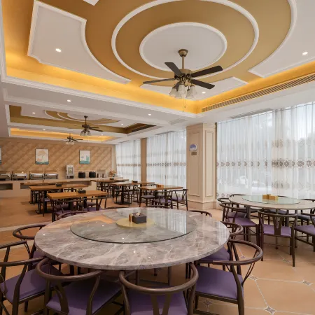 Vienna Hotel (Ledong Gongyuan)