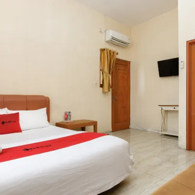 RedDoorz Near Cipinang Indah Mall Hotels near Buaran Railway Station