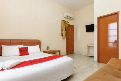 RedDoorz Near Cipinang Indah Mall Các khách sạn ở Đông Jakarta