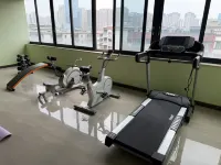 富麗華花園大酒店（樂山高鐵站嘉興路美食街店） - 健身室/gym room