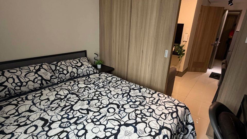 Casa Luna Stays PH | Cozy Condo at Fame Residences | Mandaluyong City | Near EDSA & BGC