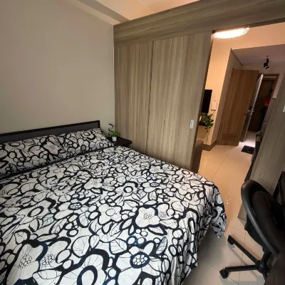 Casa Luna Stays PH | Cozy Condo at Fame Residences | Mandaluyong City | Near EDSA & BGC 鄰近波尼地铁站的酒店