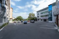 7 Days Hotel (Jingdezhen Ceramic University Xianghu Campus) - parking