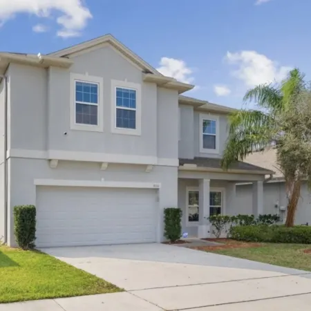 Cozy 4-bedroom house in Davenport- Haines City with WiFi, AC, Game Room, Screened Lanai