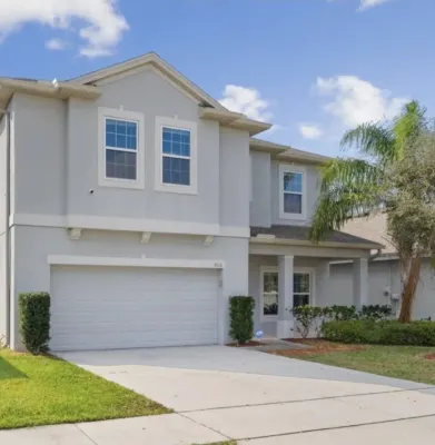 Cozy 4-bedroom house in Davenport- Haines City with WiFi, AC, Game Room, Screened Lanai - موقف سيارات