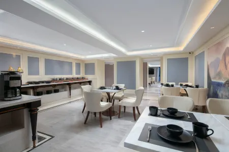 Vienna Hotel (Changsha Xingsha Zhongmao City) Отели рядом с достопримечательностью «Hunan Technical College of Water Resources and Hydro Power»