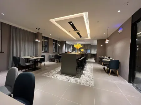 Homeinn Selected Hotel (Shanghai Xinzhuang Subway Station North Square) Отели рядом с достопримечательностью «Zhuanqiao Park»