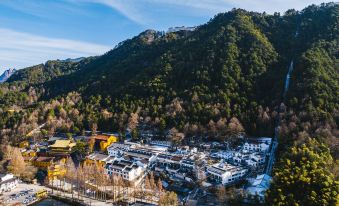 Jiuhuashan Guanshanyunju Homestay (Baisui Palace Branch)